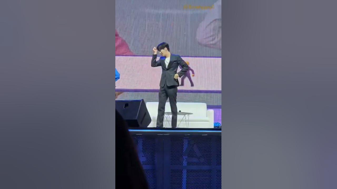 ksh dancing from his drama HTCCC with his fans kualalumpur fm. his always adorable 😍 #kimseonho