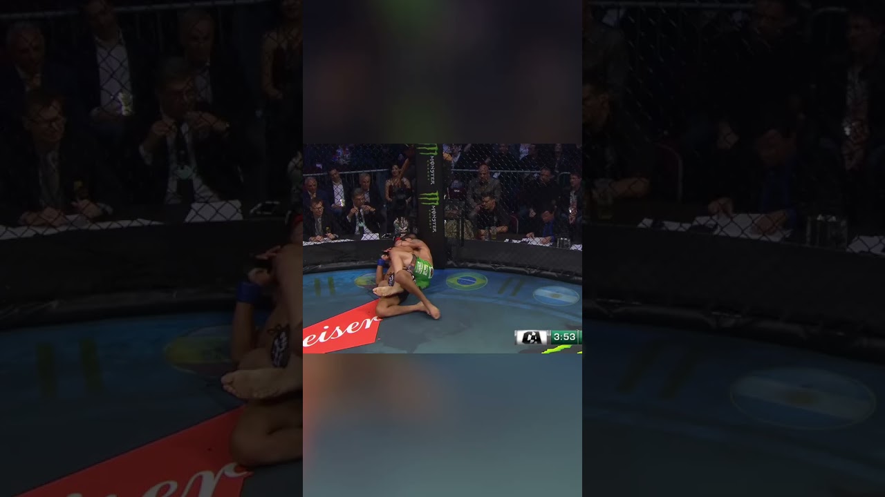 An intense MMA battle concludes as Froggy Estrada submits Punisher Guzman after a grueling back-and-forth in La Jaula. A decisive victory sealed with a masterful hold. #MMA #Submission #FightNight #EstradaVsGuzman #Octagon