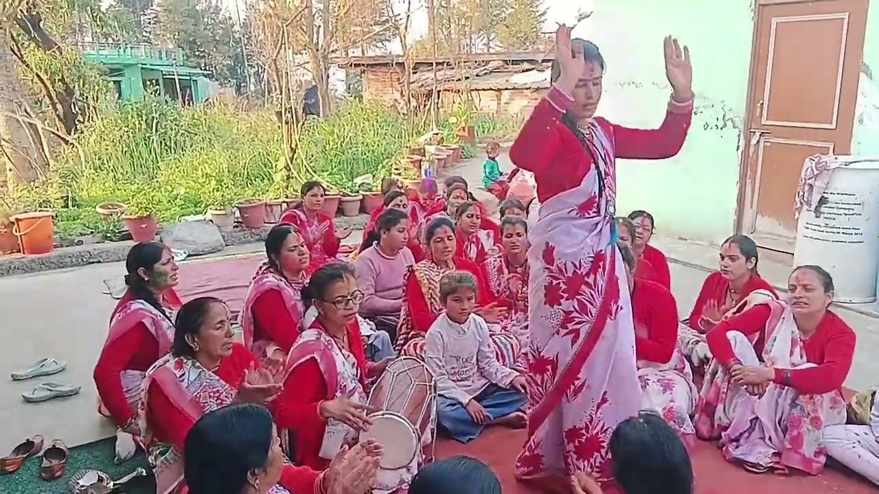 🥰 मेरा डांस सासुल पनिया कैसे जाऊं रसीली दोनों नैना बहुत सुंदर गाना # kumaun uttarakhand#