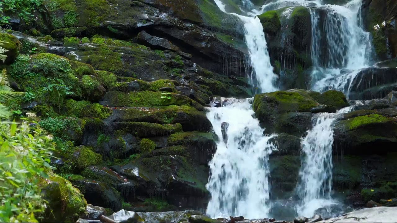 Расслабляющий Скалистый водопад. Успокаивающие звуки природы. (10 часов 4к). Белый шум для сна.