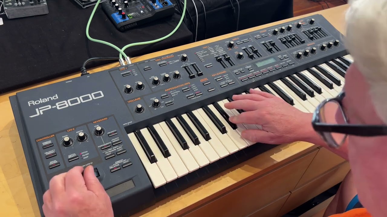 Roland - JP-8000 - YouTube