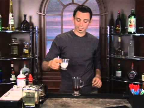 How to Make the Italian Amaretto Coffee Mixed Drink