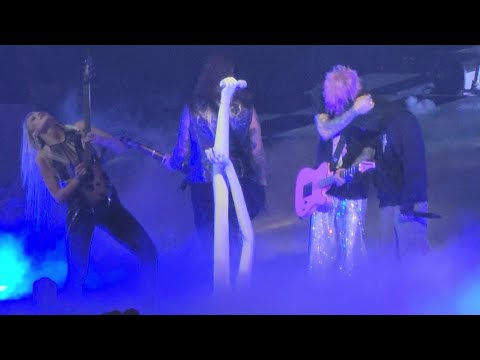 Machine Gun Kelly & JXDN - Lonely (Madison Square Garden) 4K