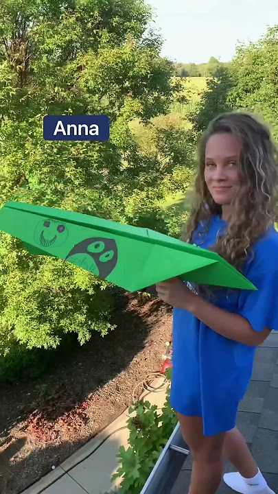 Download lagu Paper Airplane Challenge!!