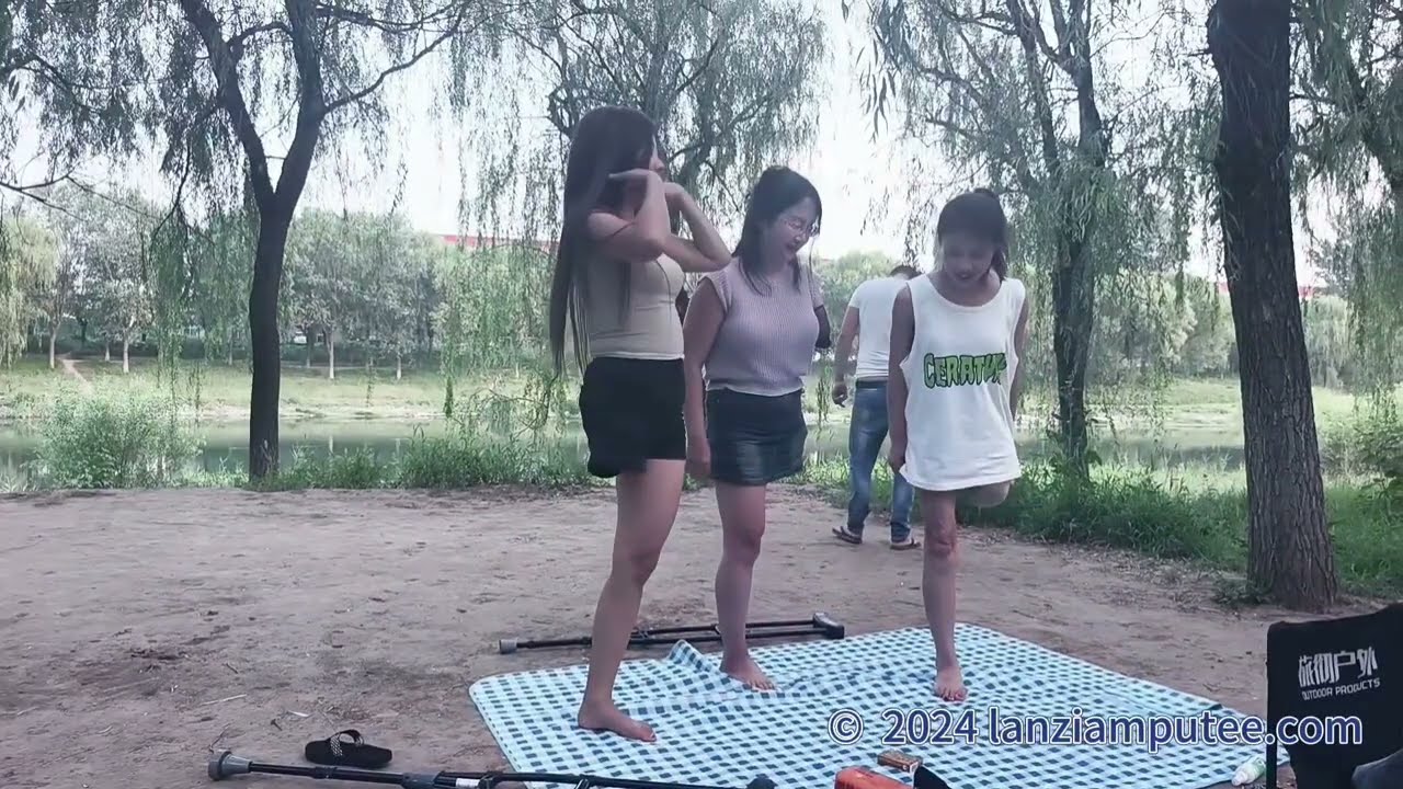 Laney Ayla Emma:3 Amputee girl-BBQ