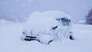 [Сильный снегопад] Отдыхал в одиночестве на маленькой машине. Машина была полностью засыпана снегом.
