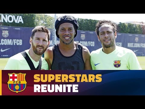 Ronaldinho makes a surprise visit