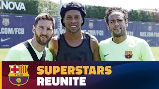 Ronaldinho makes a surprise visit