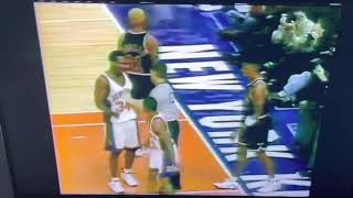 Charles Oakley and Scottie Pippen go face to face and the referee T’s up both of them. (1998)