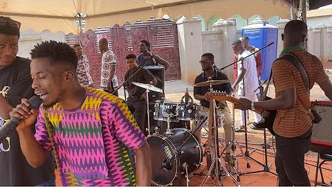 Best Gospel live band Jam with the Afro Band||Emma on Bass🎸||🔥Great sounds🎧Awesome bass Grooves