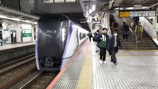 E353系 S113編成 特急かいじ56号新宿行が八王子駅2番線を発車するシーン