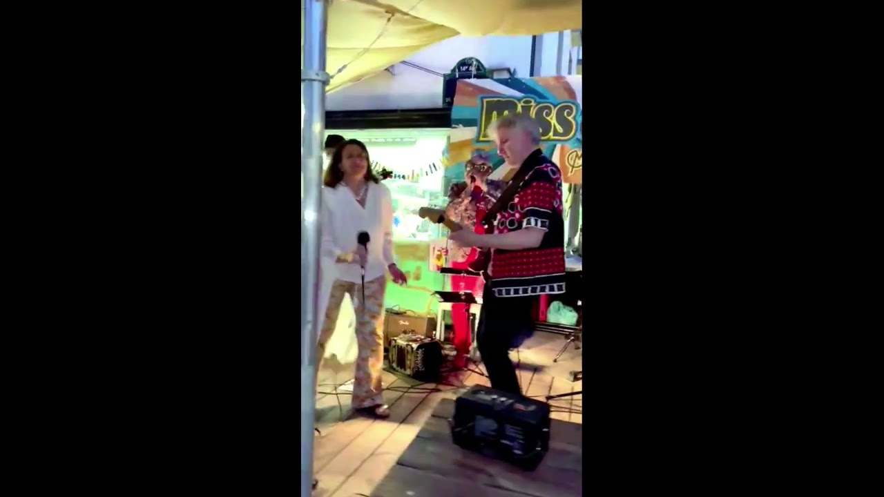 LE MOULIN A CAFE 2022 MISS JENNINGS