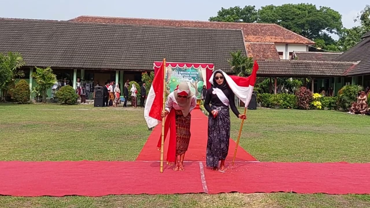 Lomba Fashion Show dalam Rangka Peringatan Hari Pahlawan 2024