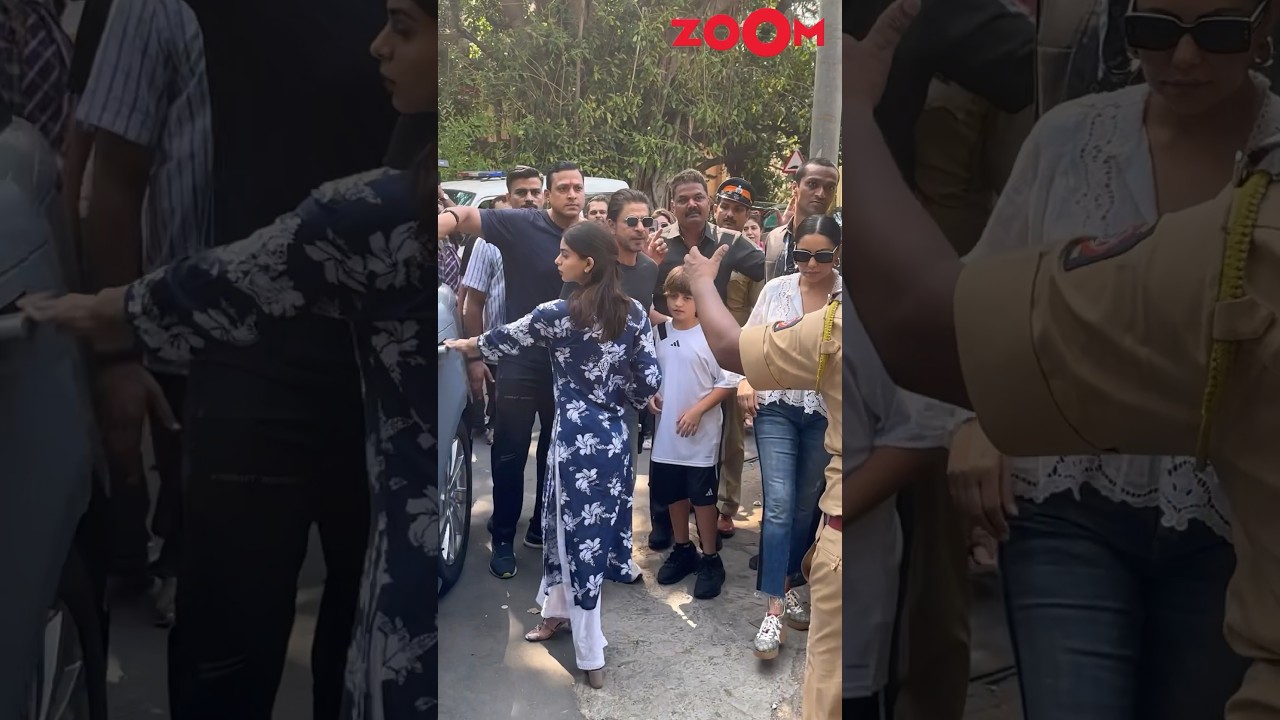 Suhana Khan closes the car door as SRK, Gauri arrive with AbRam to vote for Elections 2024😱 #shorts