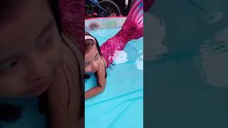 Berenang Pakai Baju Mermaid