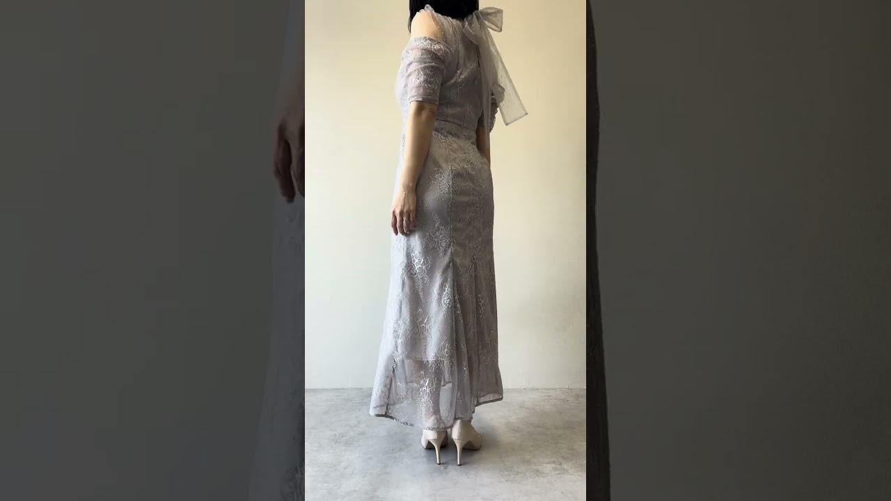 ライトグレーのシアーショルダーレースドレス[M] SNIDELのレンタル｜11