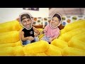 100 TWINKIES in 10 MIN CHALLENGE! (ft. FOUSEYTUBE)