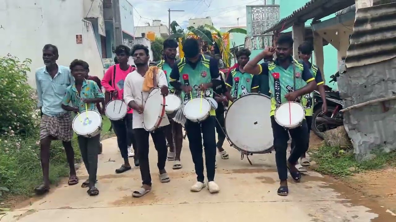 మేము చాలా కష్టపడితేనే మీకు మంచి music ఇవగలుగుతునాము కాబటి మీరు మా కస్ఠాని గురించి మాకు సపోర్టచేయండి