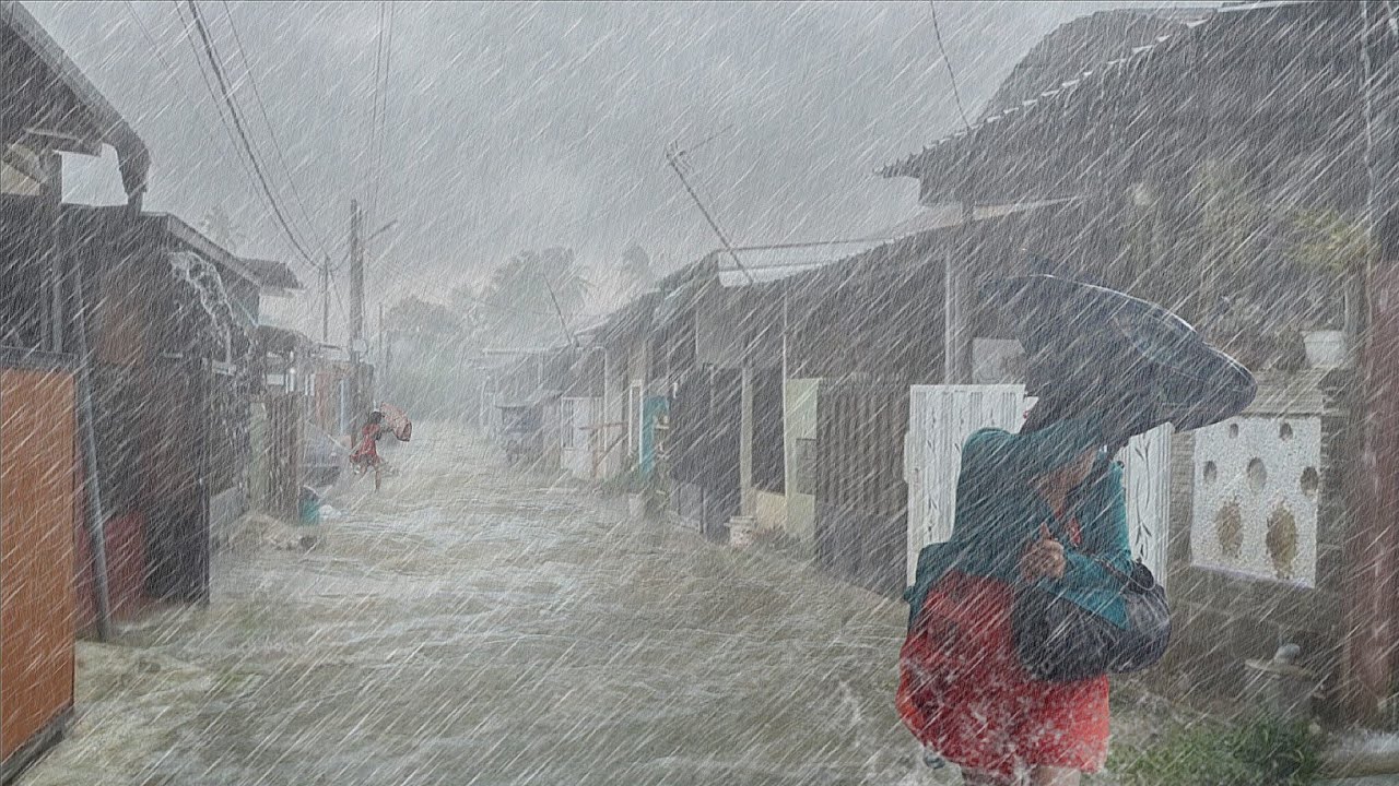 СУПЕР СУМАСШЕДШИЙ ДОЖДЬ! САМЫЙ ЭКСТРЕМАЛЬНЫЙ УРАГАН-МОНСТР ОБРУШИЛСЯ НА ДЕРЕВЕНСКУЮ ЖИЗНЬ В АЗИИ 🥶🥶