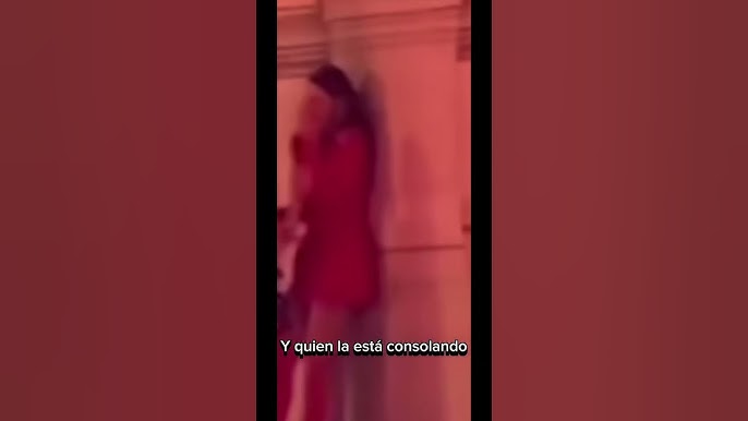 Belinda llorando después de la pasarela 🥺 #belinda #lorealparis #belindapop #pasarela - YouTube