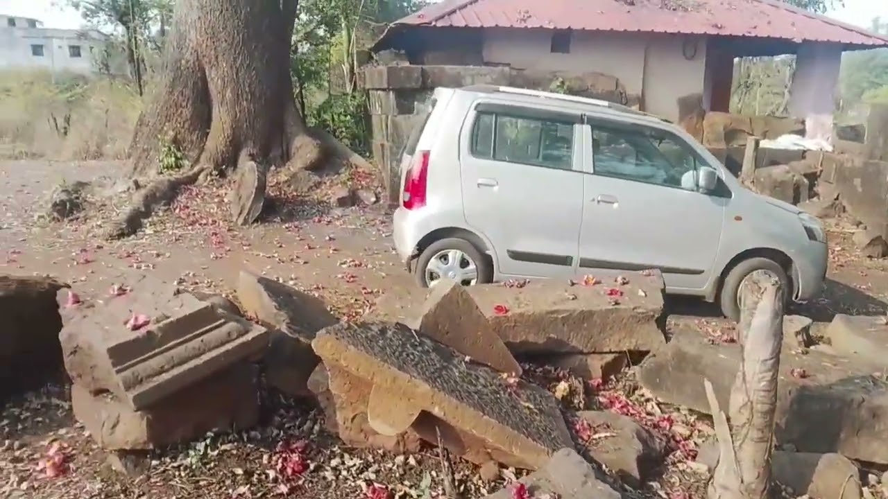 अडकूर मधील एक पुरातन मंदिर आणि येथील मोठया शिळा आणि कोरीव काम #adkur 