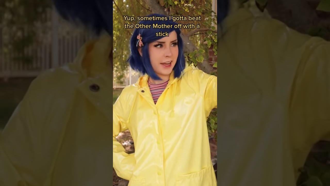 “Back, Other Mother! Back I say!” - Coraline Jones cosplay 🐈‍⬛💛💙
