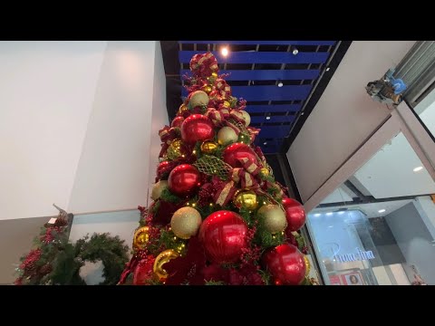 Vídeo: Como Decorar Uma árvore De Natal Como Designer