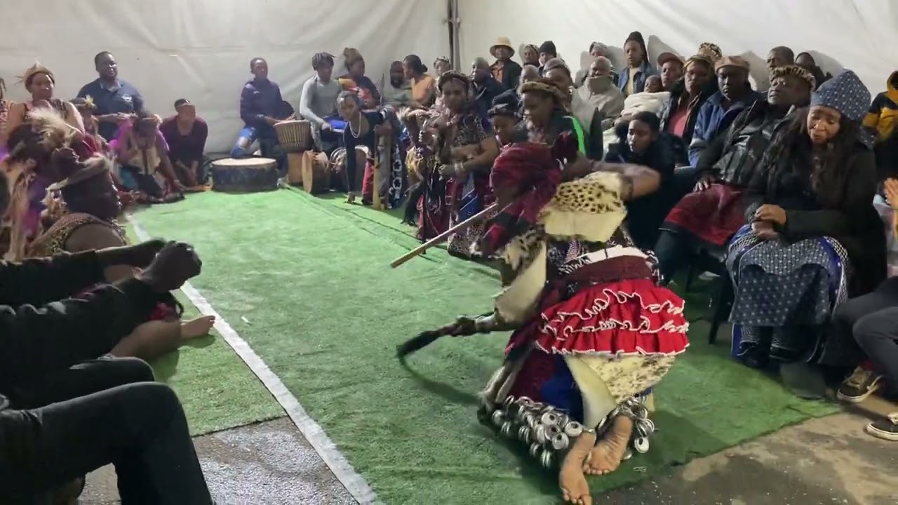 Mkhulu Mkhatshwa singing Ingwenyama’embabalala the best song ever 🎶🎶🎶