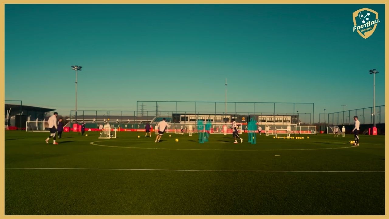 【希少品】 Manchester united training setup Manchester United - Passing Combinations - YouTube