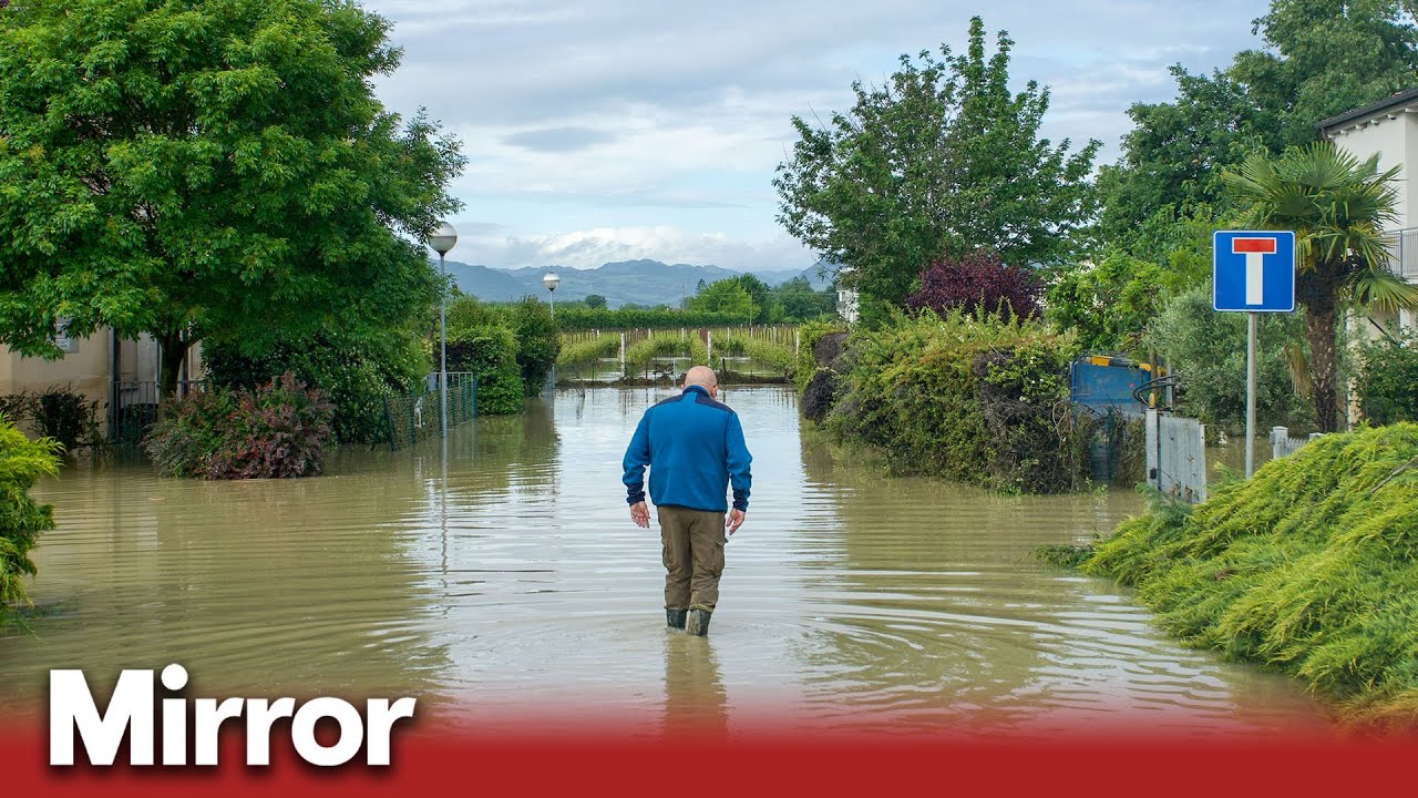 Nine dead in Italy floods - YouTube