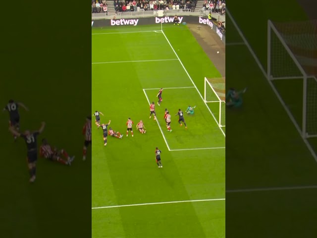 Navijači Sanderlenda u 34. minutu napuštaju tribine stadiona nakon trećeg pogotka Notingem Foresta