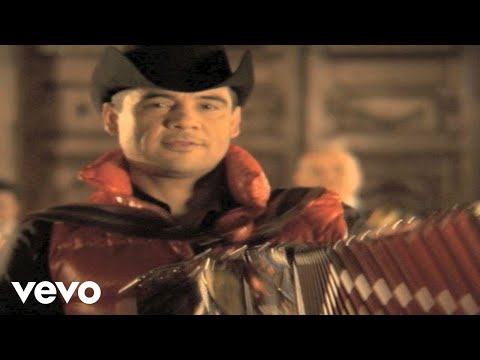 Watch the video for Yo Te Quise Amar
