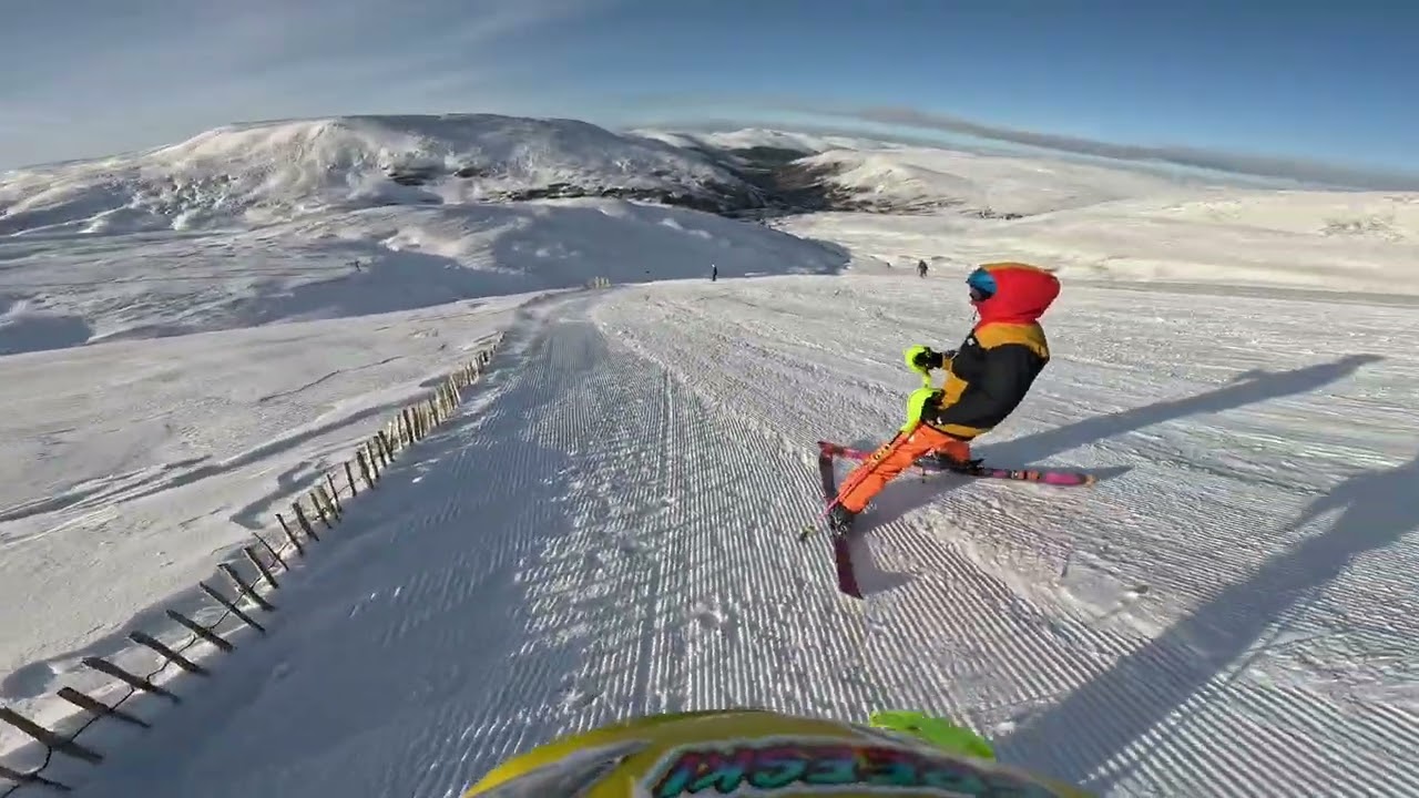 Glenshee ski - freestyle bros, crusing on a blue 