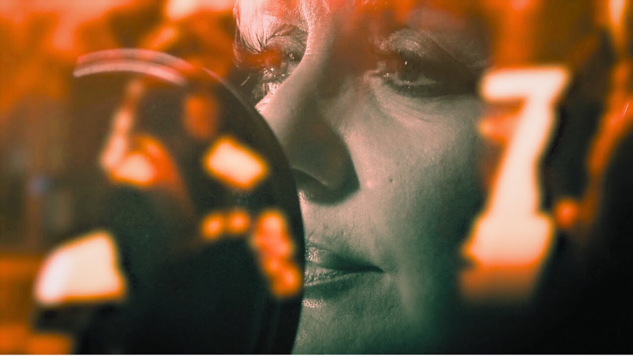 在 YouTube 上观看 Googoosh - Hesse Mobham / حس مبهم 在 YouTube 上观看 Googoosh - Hesse Mobham / حس مبهم