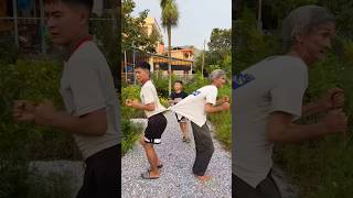 Câu Bé Tót Byng Go Áo Bj Mac Cho Hai Ông Cháubäng Meo Vät Cuôc Sóng Part 299T