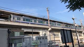 ◆8両編成　225系　関空/紀州路快速　JR西九条駅　「一人ひとりの思いを、届けたい　JR西日本」◆
