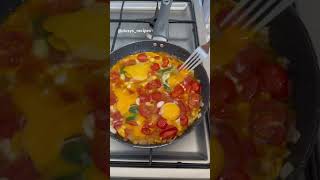 A quick and simple breakfast with Pita bread, like a pizza. A quick and simple breakfast with Pita bread, like a pizza.