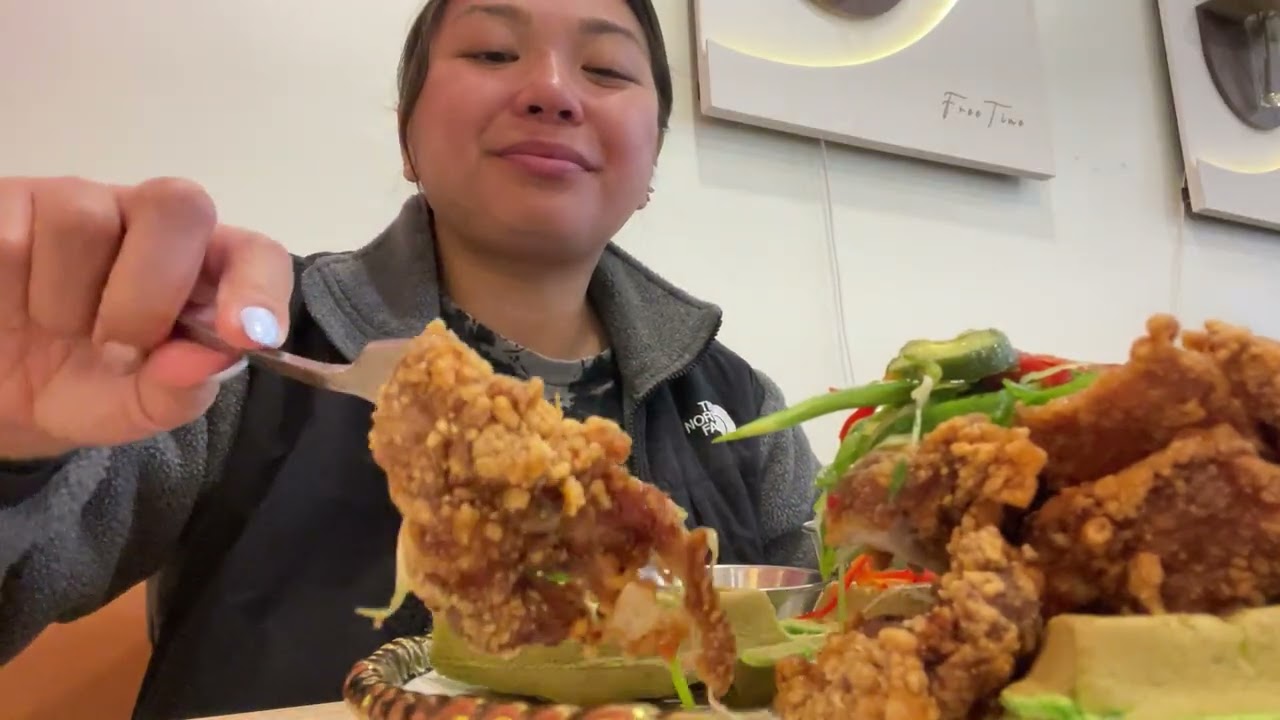 D-D Delight Restaurant Mukbang - shrimp sui cao, brisket noodle, fried chicken, pandan waffle