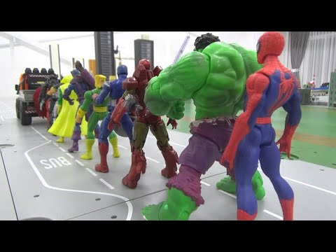 Spiderman 10 <strong>Super</strong> Heroes <strong>Hunting</strong> Dinosaurs in a Truck 스파이더맨 슈퍼히어로 공룡 사냥
