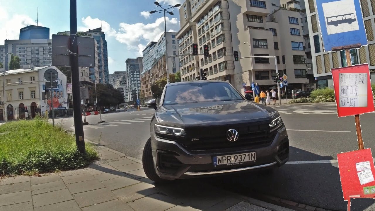 Dee Em | Warszawa zmotoryzowana