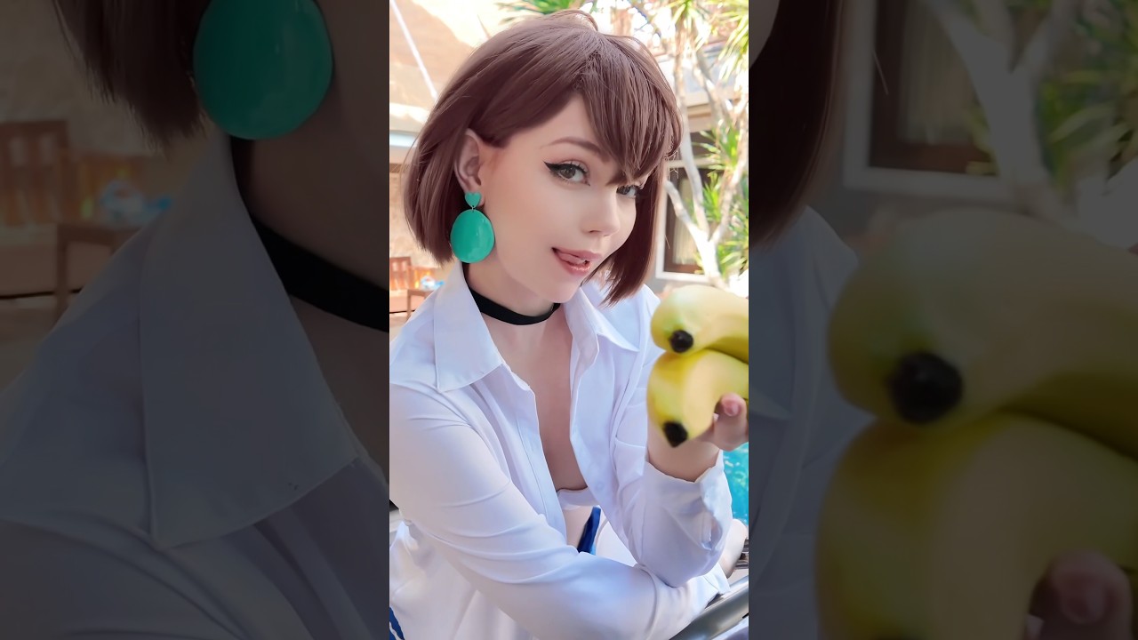 Wanna try banana hot dog from Momo ? #cosplay #dandadan