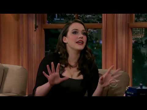 Craig Ferguson Can't Resist from Looking at Kat Denning's Cleavage