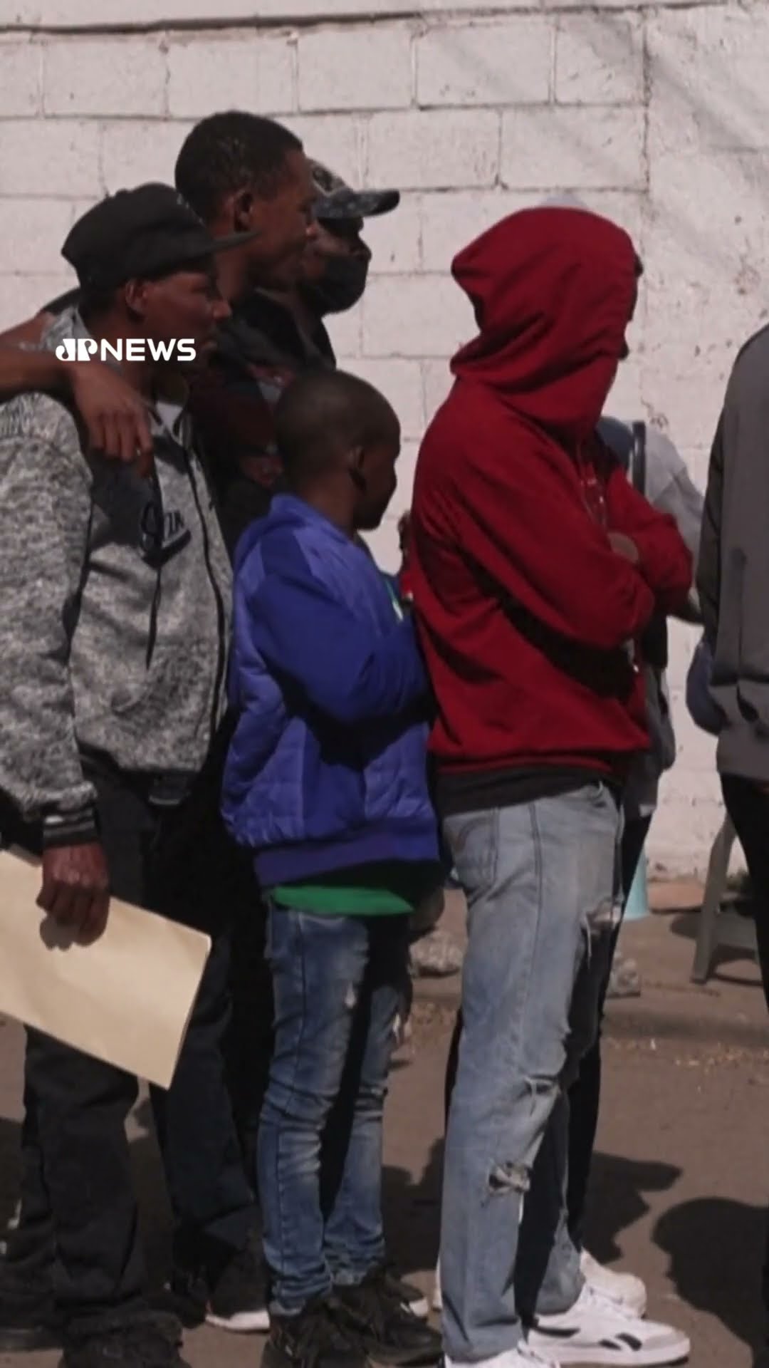 Trump ordena fim do financiamento federal para migrantes sem documentos