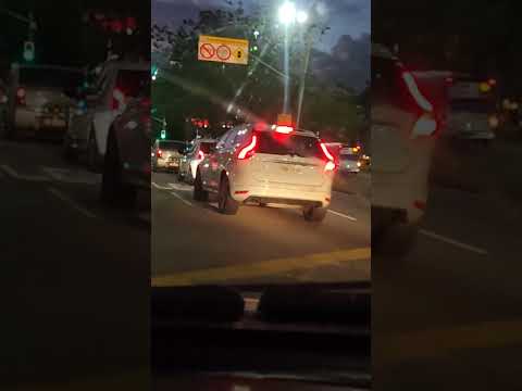 Minha vibe #riodejaneiro #barradatijuca #barrashopping #arvoredenatal #carros #transito