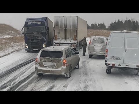 Видео: Засада на трассе Иркутск-Чита.Зима вернулась, буксуем,шлифуем.VOLVO FH 540 POV.