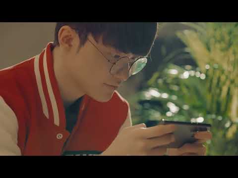 Faker знакомится с Galaxy S23 Ultra Samsung