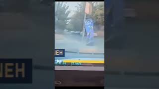 راننده‌ای که سارق موبایل خود را زیر گرفت