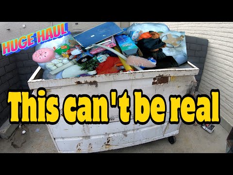 DUMPSTER DIVING - I GOT A BIG SURPRISE AT THIS DUMPSTER !!