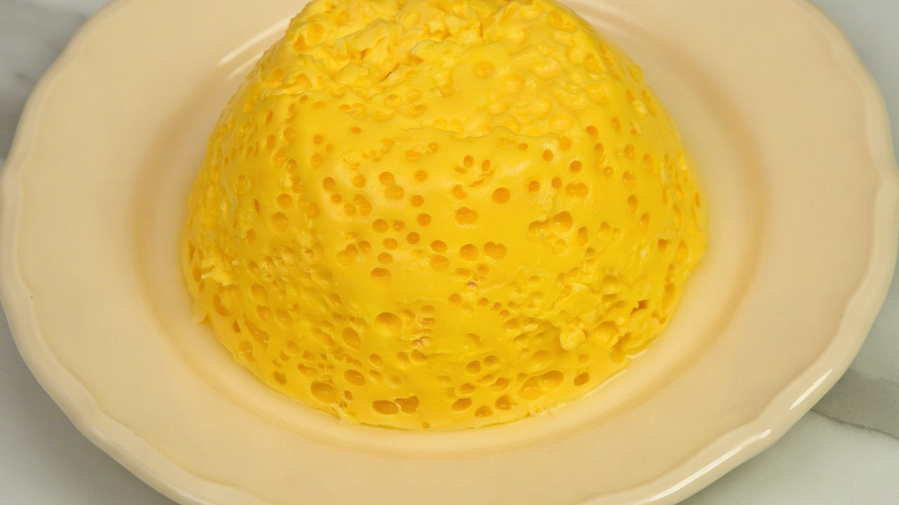 The fluffiest 2-Ingredient omelet! 🍳 No oil, no butter — perfect every time! Anyone can make it!