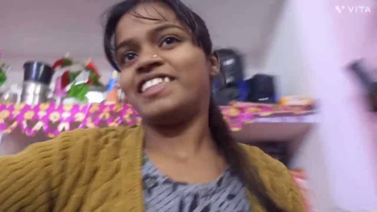 Tilva and my fevret kachori 😘😘😘😘😘